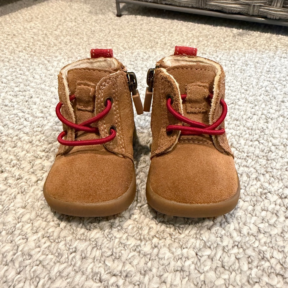 UGG Kristjan Chukka Baby Boots | Size 0/1